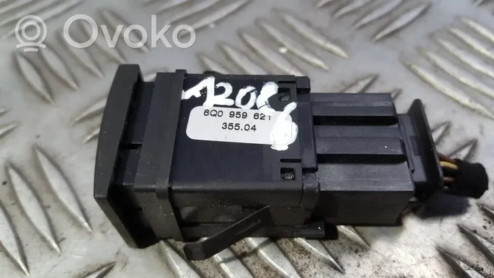 Volkswagen Polo Przycisk / Przełącznik ogrzewania szyby przedniej / czołowej 8Q0959621