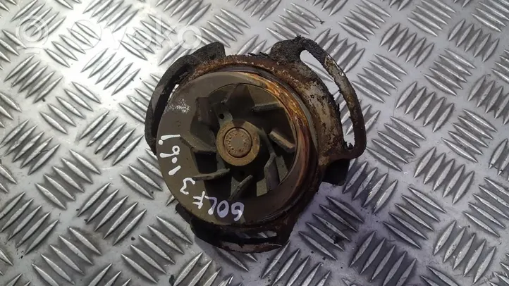 Volkswagen Golf III Pompe de circulation d'eau 030121028c