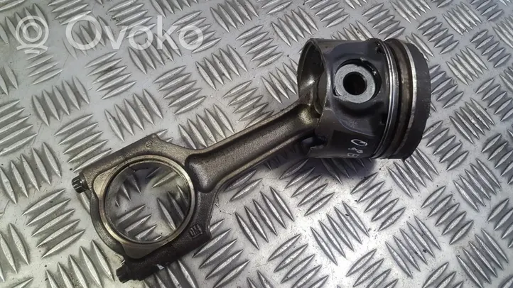 Opel Vectra C Piston with connecting rod 647