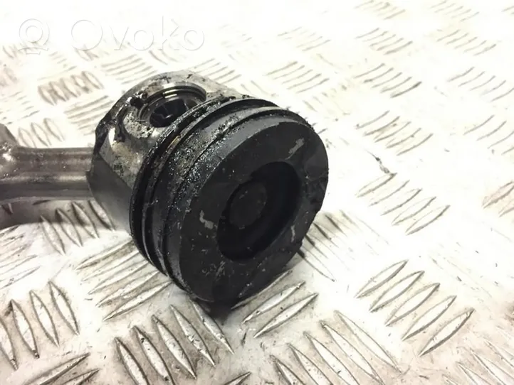 Volvo V50 Piston avec bielle 