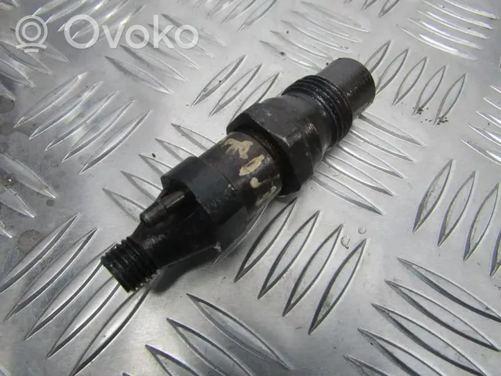 Volkswagen PASSAT B4 Injecteur de carburant 068130202E