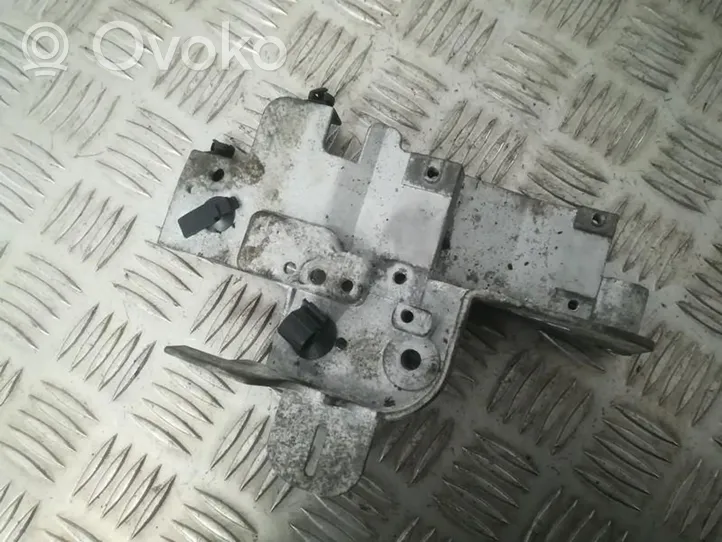 Volvo XC70 Engine mounting bracket 31319292