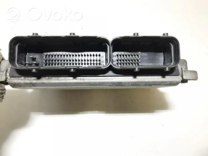 Opel Sintra Calculateur moteur ECU 0281001972