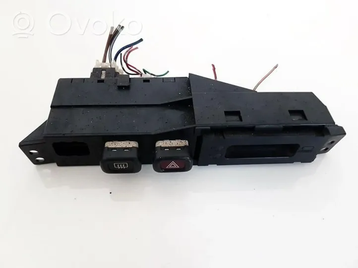 Mazda 323 F Monitori/näyttö/pieni näyttö bc6c6646z
