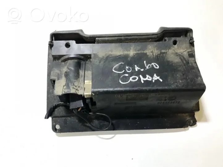 Opel Corsa B Peleninė panelėje 008262672