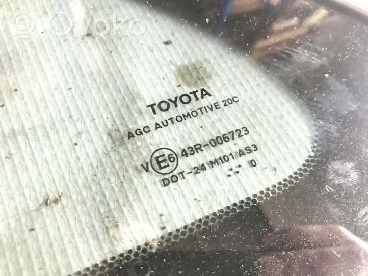 Toyota Avensis T270 Szyba karoseryjna tylna as3