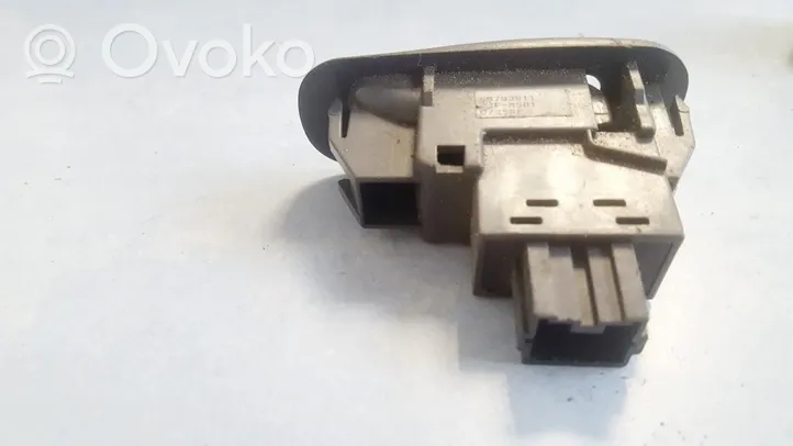 Mitsubishi Lancer Electric window control switch MB793911