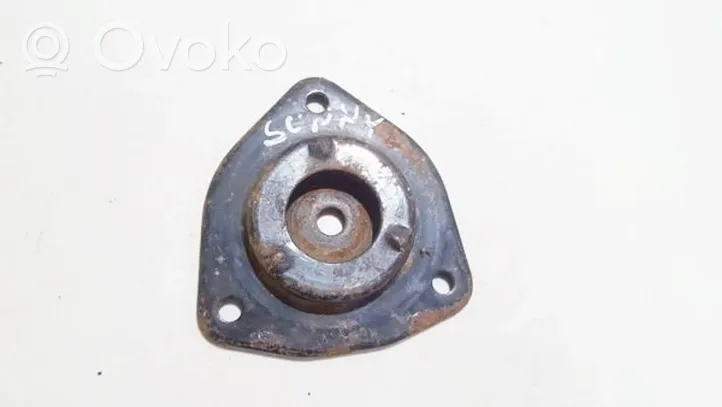 Nissan Sunny Supporto di montaggio della molla elicoidale 