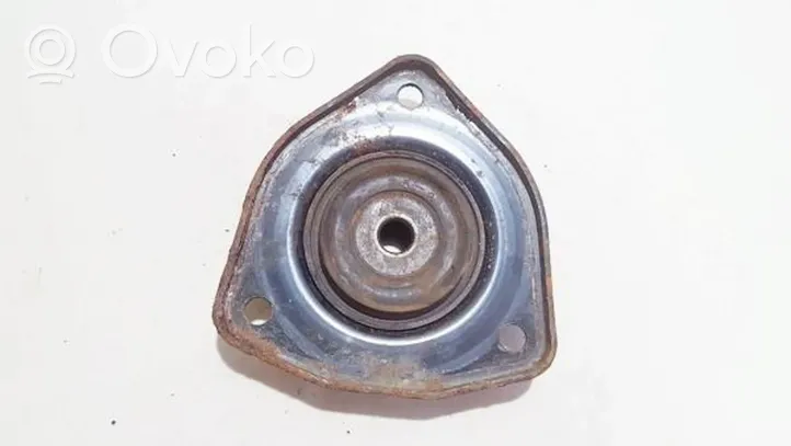 Nissan Sunny Supporto di montaggio della molla elicoidale 