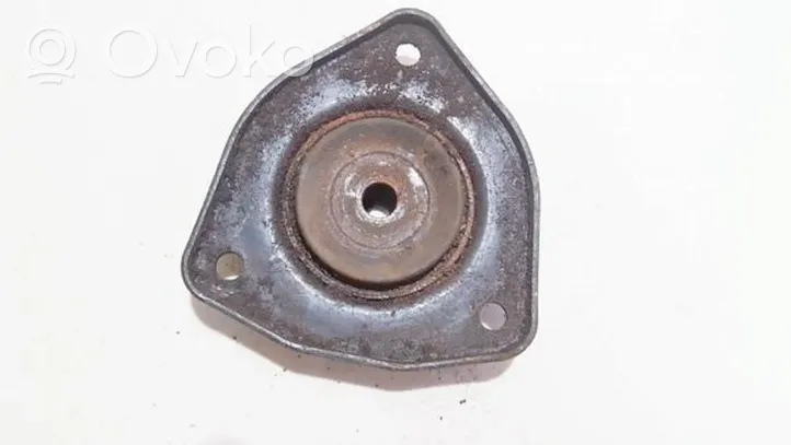 Nissan Sunny Supporto di montaggio della molla elicoidale 5432050y12