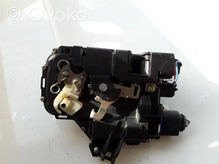 Volkswagen Polo Zamek drzwi przednich 3B2837016R