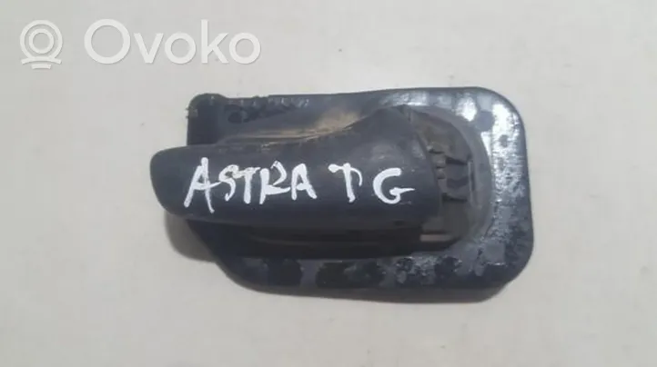 Opel Astra F Klamka wewnętrzna drzwi tylnych 90381742