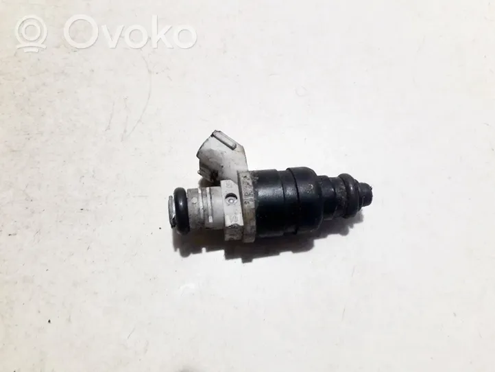 Mitsubishi Colt Injecteur de carburant mr988977