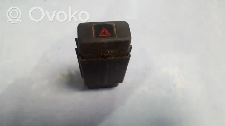 Toyota Carina T190 Botón interruptor de luz de peligro mb521720