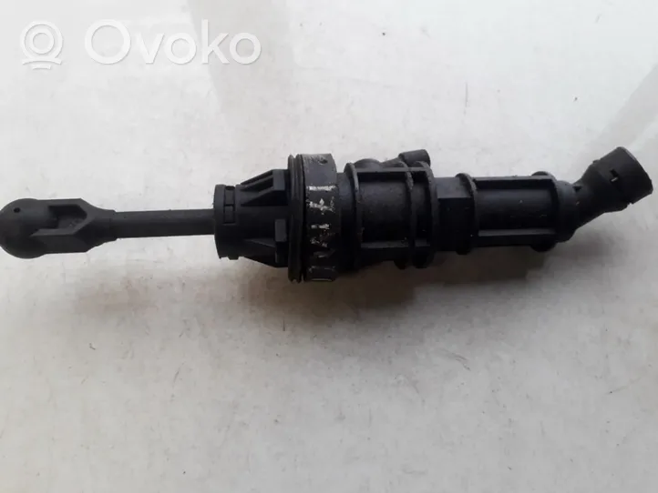 Mitsubishi Lancer X Główny cylinder sprzęgła 