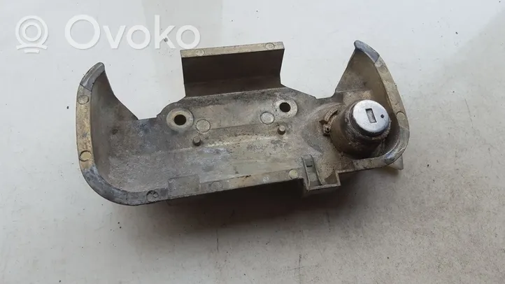 Opel Vectra B Front door lock (next to the handle) 