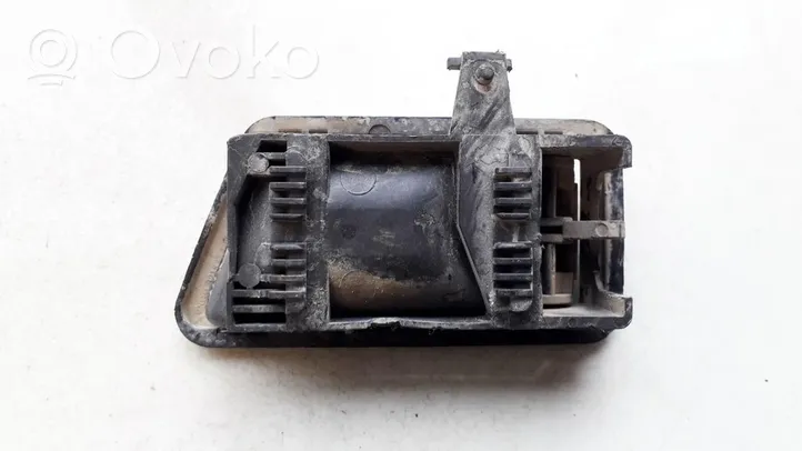 Volkswagen PASSAT B2 Klamka wewnętrzna drzwi tylnych 321837236a