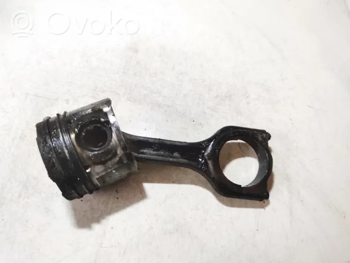 Volvo V50 Piston avec bielle 619