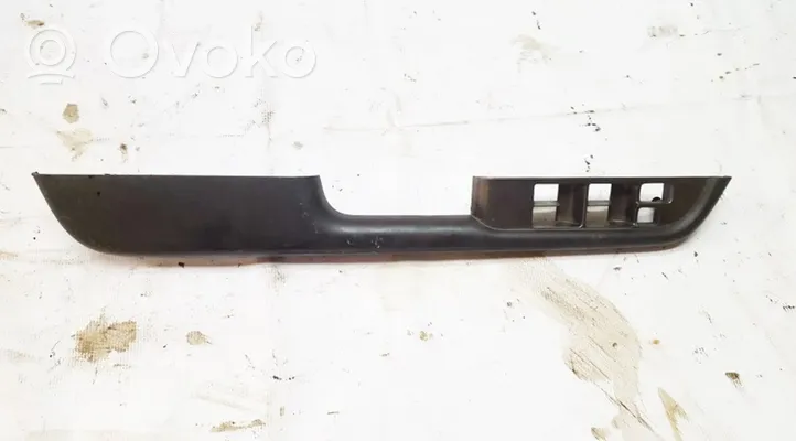 Nissan X-Trail T30 Support bouton lève vitre porte avant 809498h700