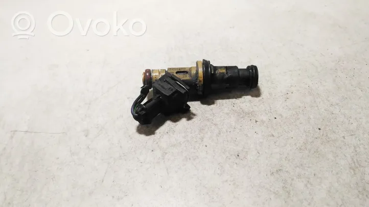 Volvo S70  V70  V70 XC Fuel injector 9125821