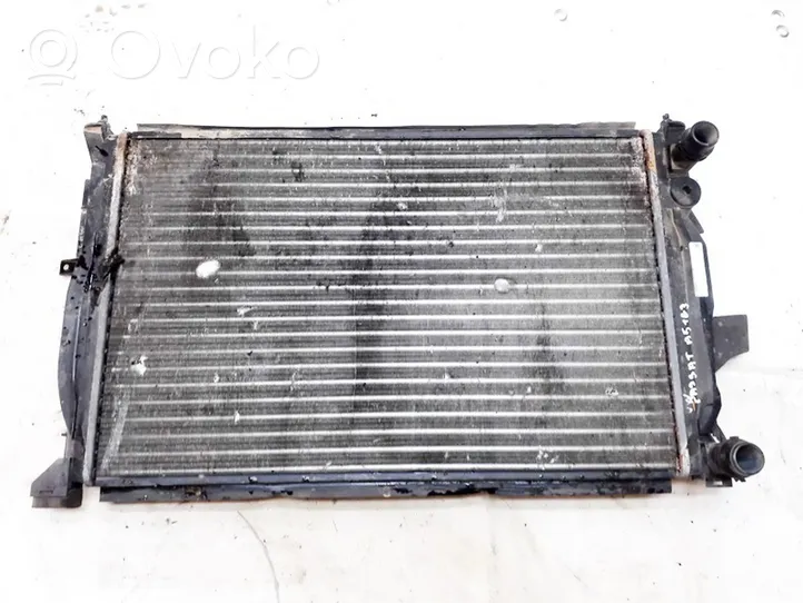 Volkswagen PASSAT B5 Dzesēšanas šķidruma radiators 8d0121251ac