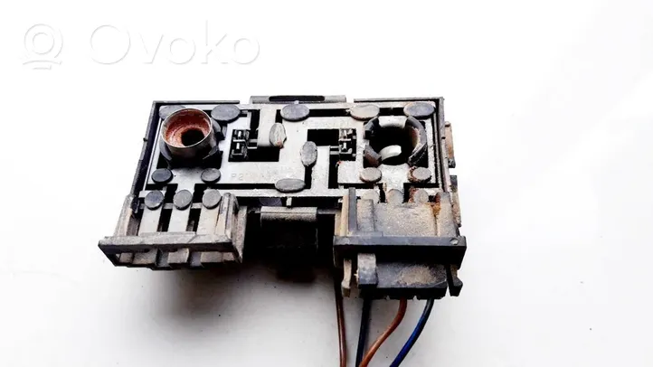 Volkswagen PASSAT B3 Wkład lampy tylnej 333945259