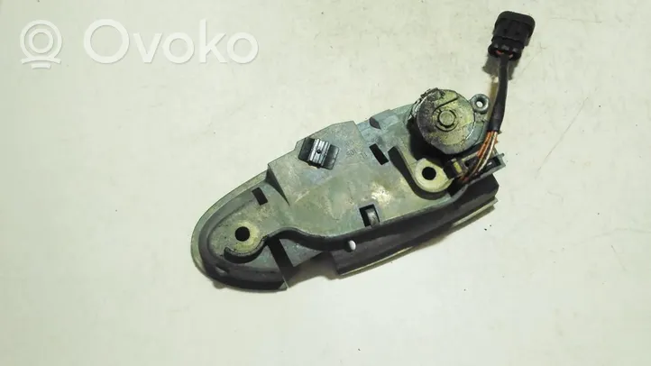 Opel Omega B1 Front door lock (next to the handle) 1l105