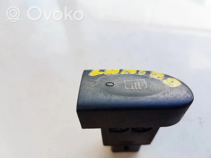 Hyundai Elantra Windscreen/window heater switch 864W01430