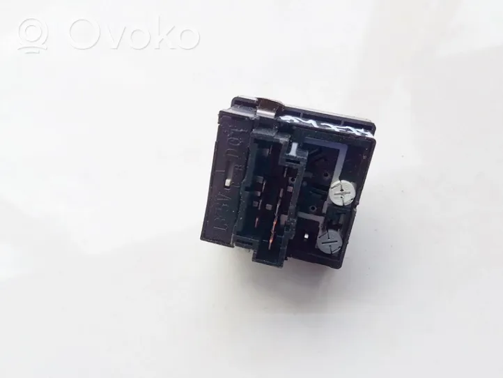 Volvo S70  V70  V70 XC Interruptor de luz 8601772