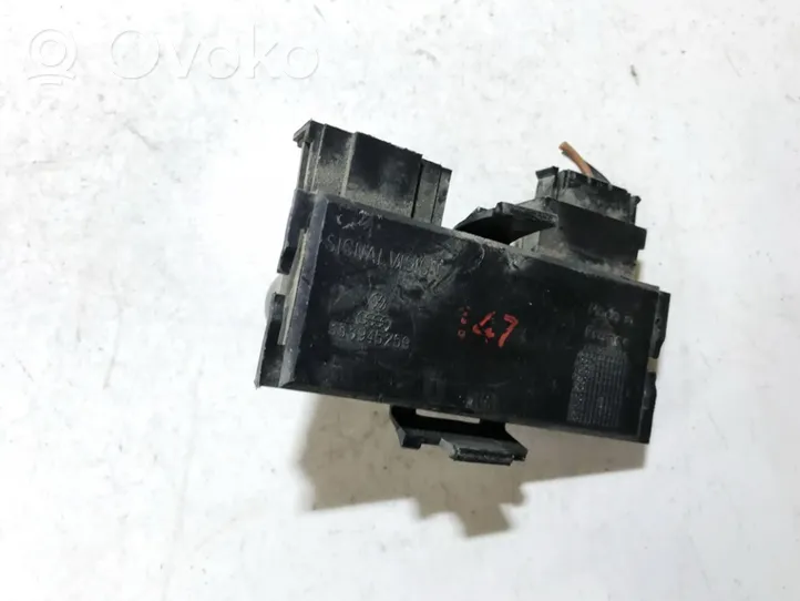 Volkswagen PASSAT B3 Wkład lampy tylnej 333945259