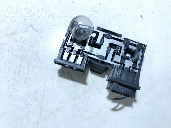 Volkswagen PASSAT B3 Wkład lampy tylnej 333945259