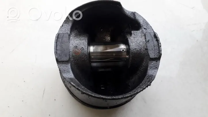 Peugeot 406 Piston 562166