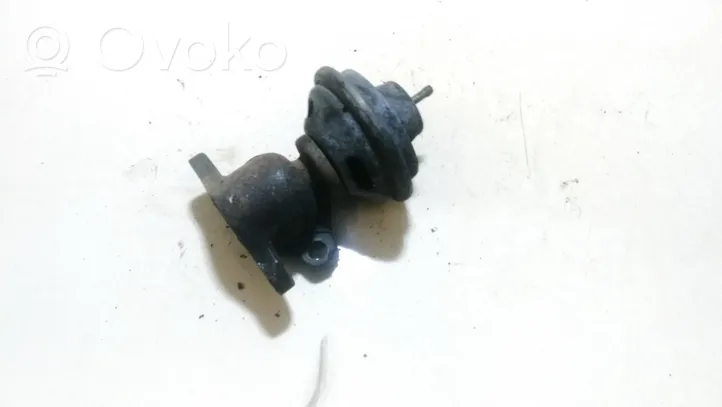 Volkswagen PASSAT B3 EGR valve 