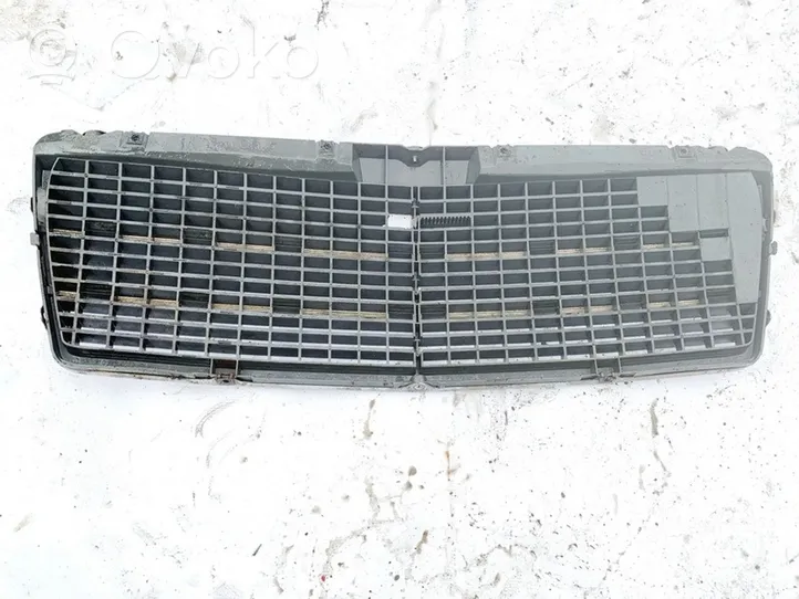 Mercedes-Benz E W210 Grille de calandre avant 2108880023