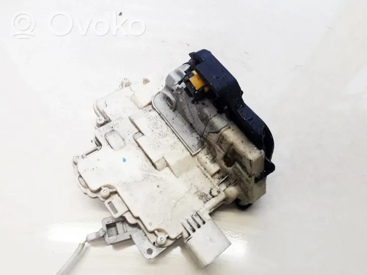 Audi A4 S4 B7 8E 8H Zamek drzwi tylnych 8E0839015