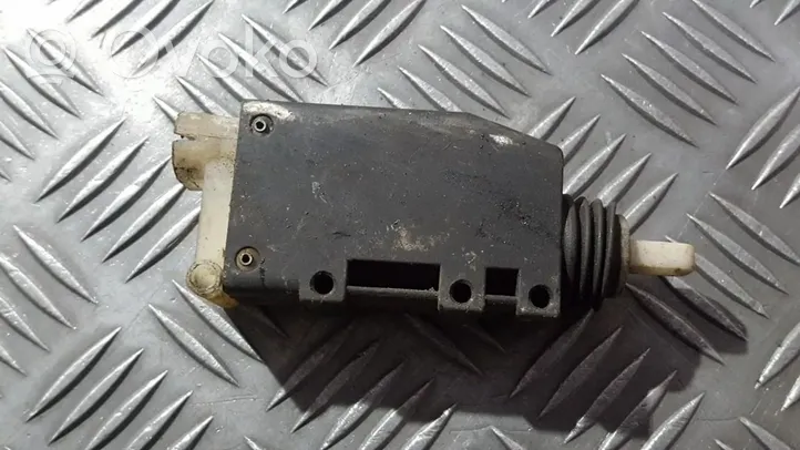 Opel Corsa B Motor de bloqueo de puertas 90449072