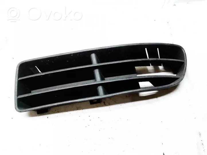 Volkswagen Bora Grille inférieure de pare-chocs avant 1j5853665a