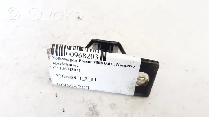 Volkswagen PASSAT B5.5 Lampa oświetlenia tylnej tablicy rejestracyjnej 1J5943021