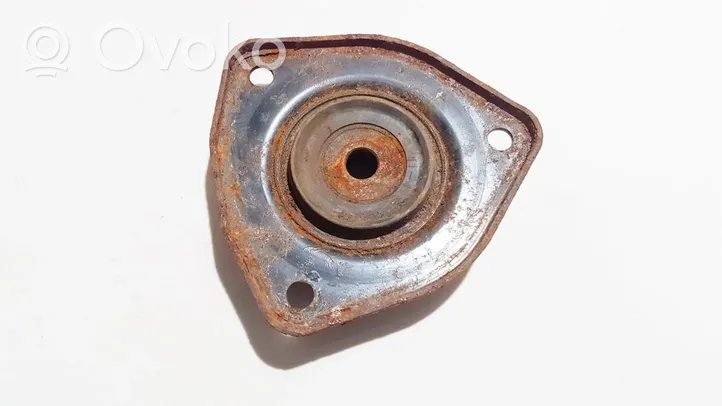 Nissan Sunny Supporto di montaggio della molla elicoidale 