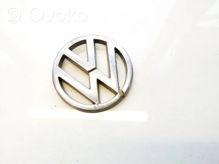 Volkswagen PASSAT B5 Значок производителя 