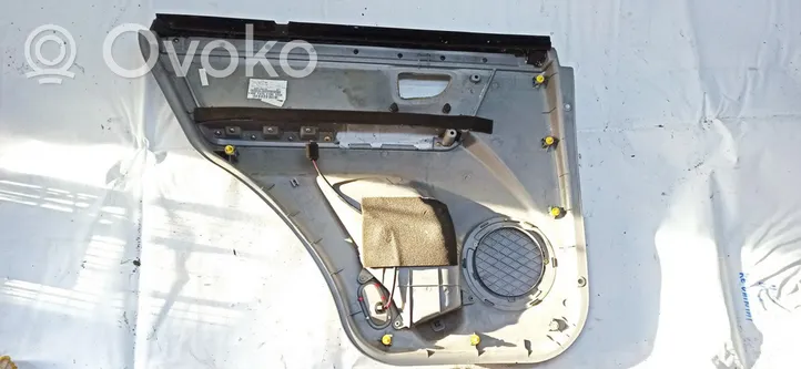 KIA Sorento Rivestimento del pannello della portiera posteriore 833023e011j3