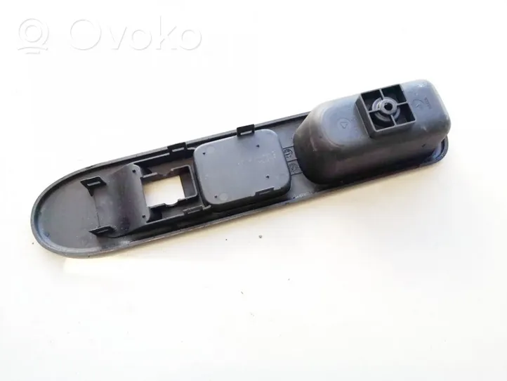 Peugeot 307 Support bouton lève vitre porte avant 532625