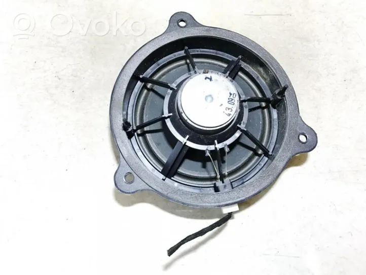 Nissan Qashqai Głośnik drzwi przednich 7606500485