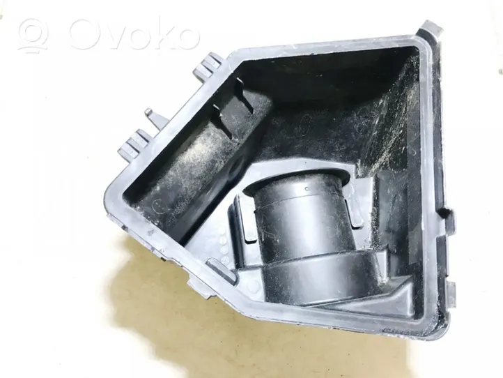 Honda CR-V Air filter box 