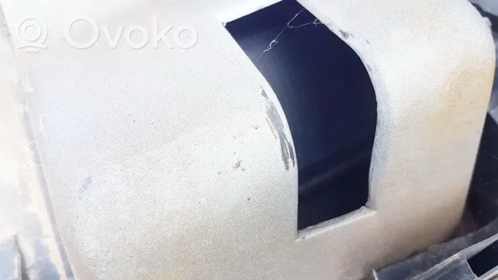 Volkswagen PASSAT B4 Zaślepka haka holowniczego zderzaka tylnego PILKAS