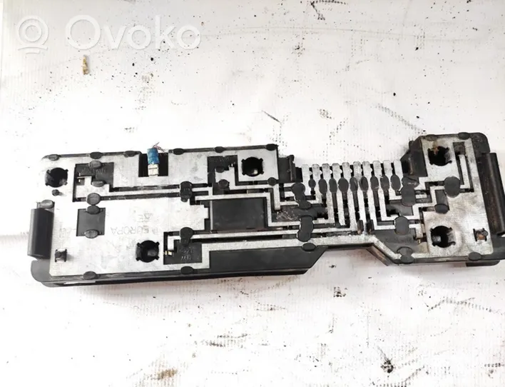 Audi 80 90 B2 Porte ampoule de feu arrière 811945222