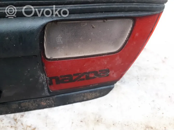 Mazda 323 F Takaluukun takavalot 