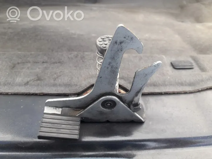 Volvo V70 Maniglia di rilascio del vano motore (cofano) 