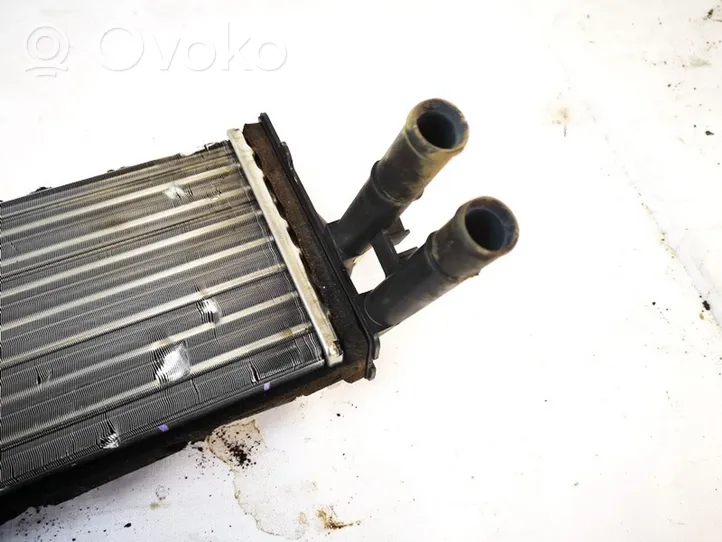 Volkswagen PASSAT B5 Radiateur de chauffage 8d1819031a