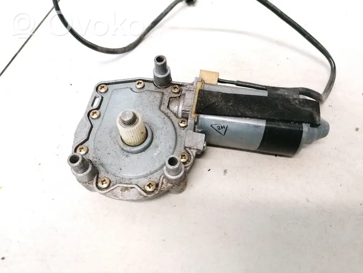 Audi 100 S4 C4 Moteur de lève-vitre de porte avant 0531826101